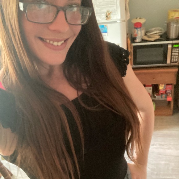 Meet your Posher, Stephanie - Picture 2 of 2